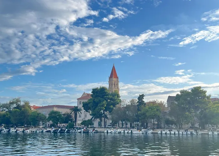 Lily Trogir